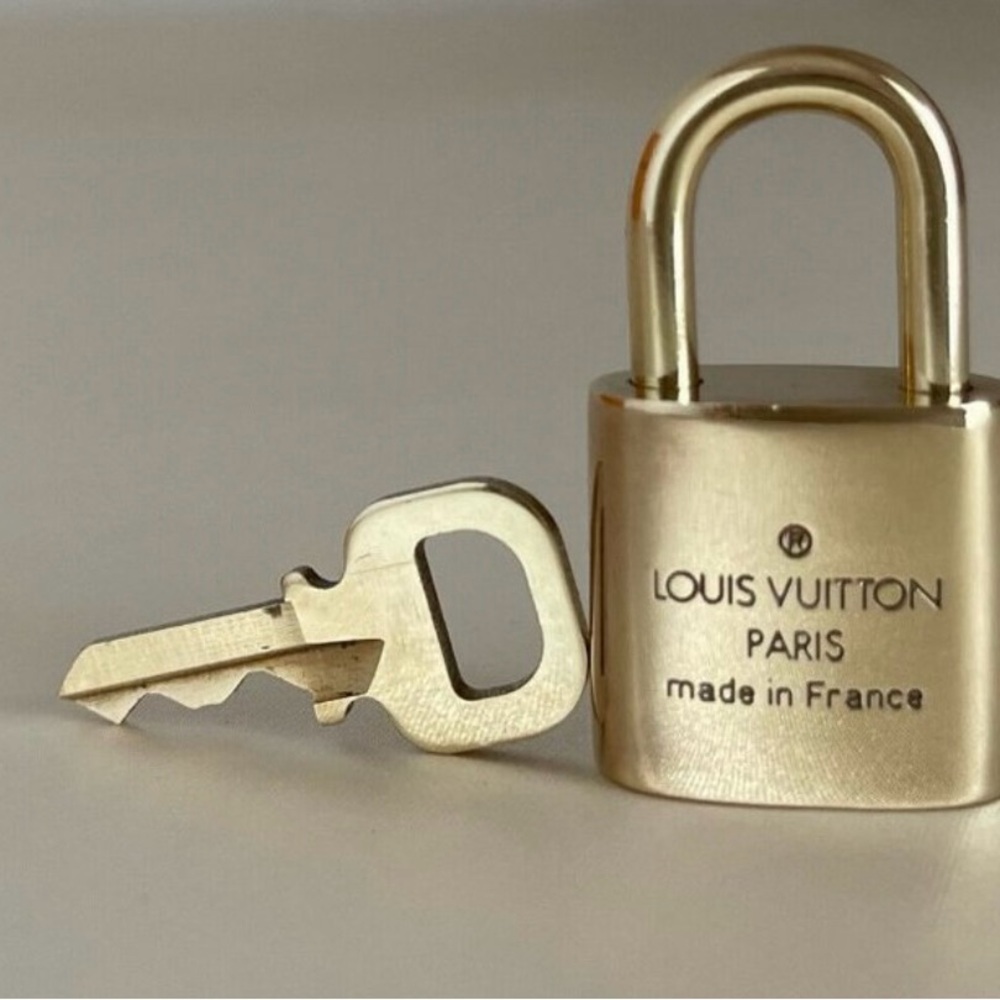 Authentic!!! Louis Vuitton Lock and Key Set! 301, 309, 330 - Picture 2 of 15